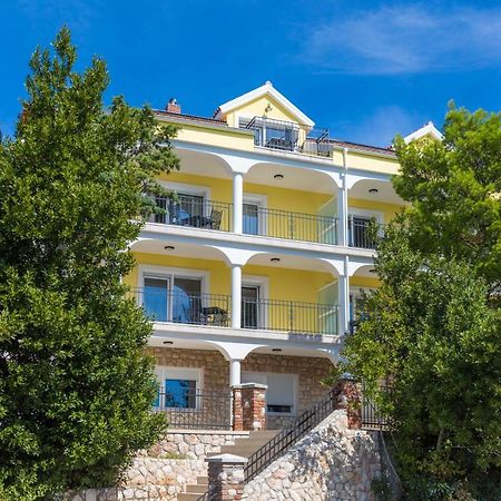 Palace Paulina Apartments Novi Vinodolski Esterno foto