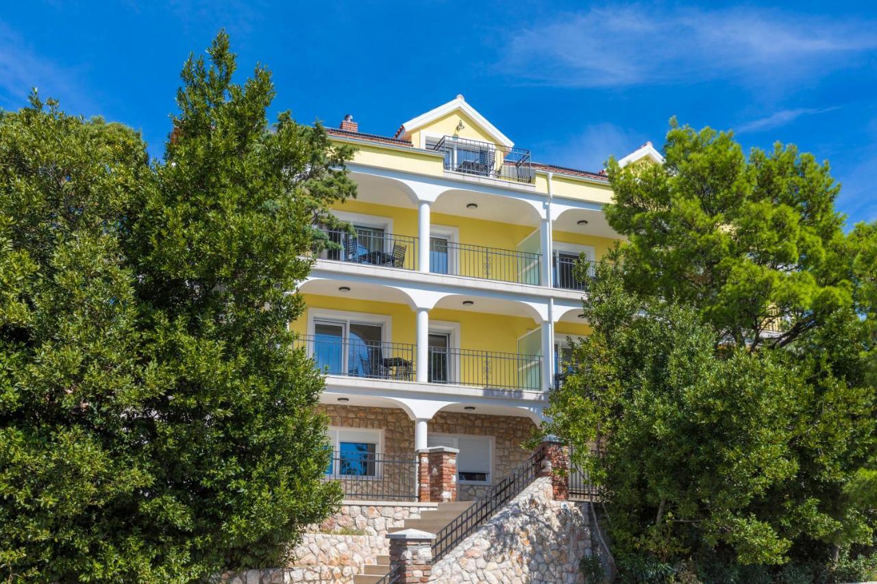 Palace Paulina Apartments Novi Vinodolski Esterno foto