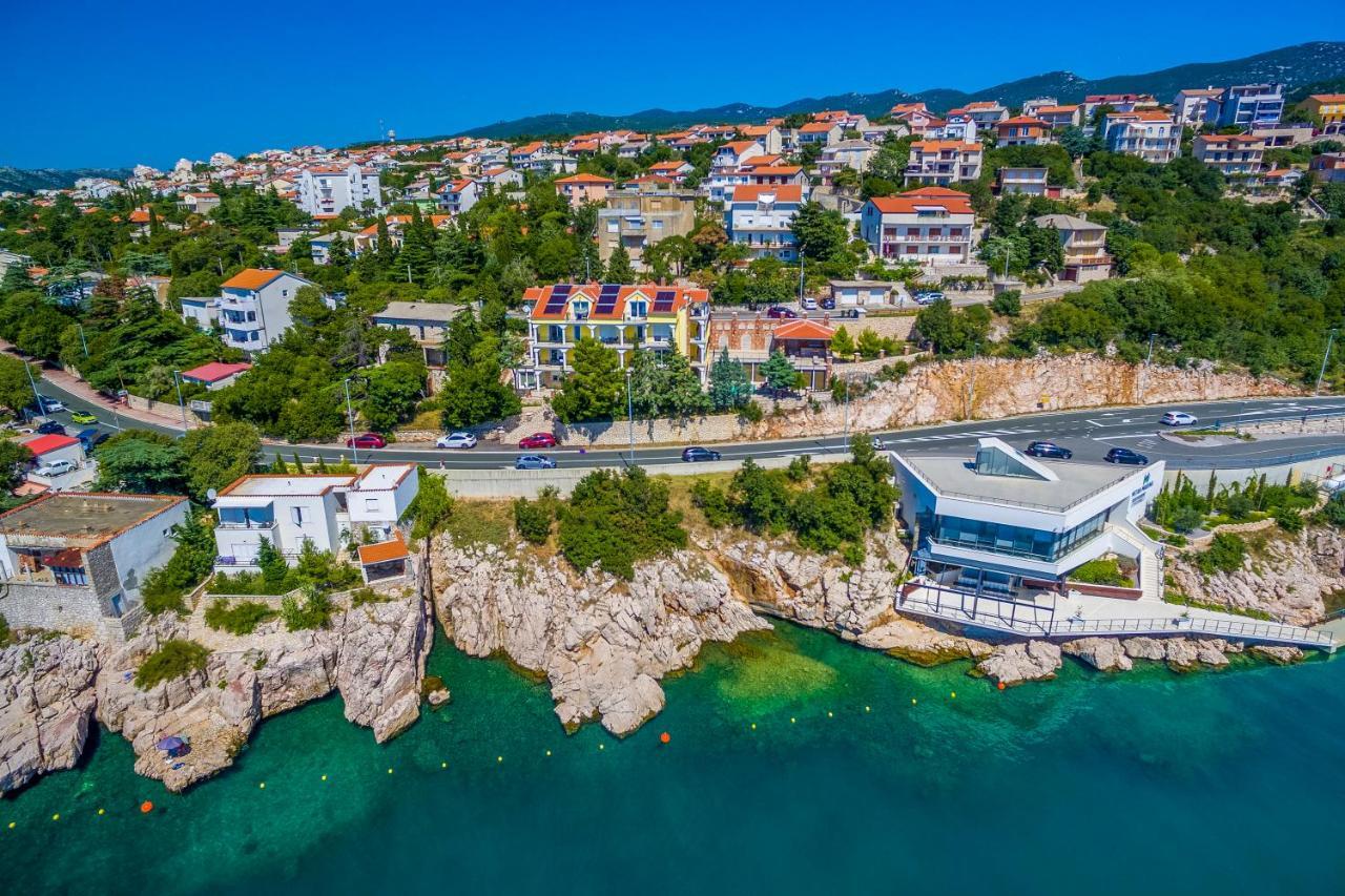 Palace Paulina Apartments Novi Vinodolski Esterno foto