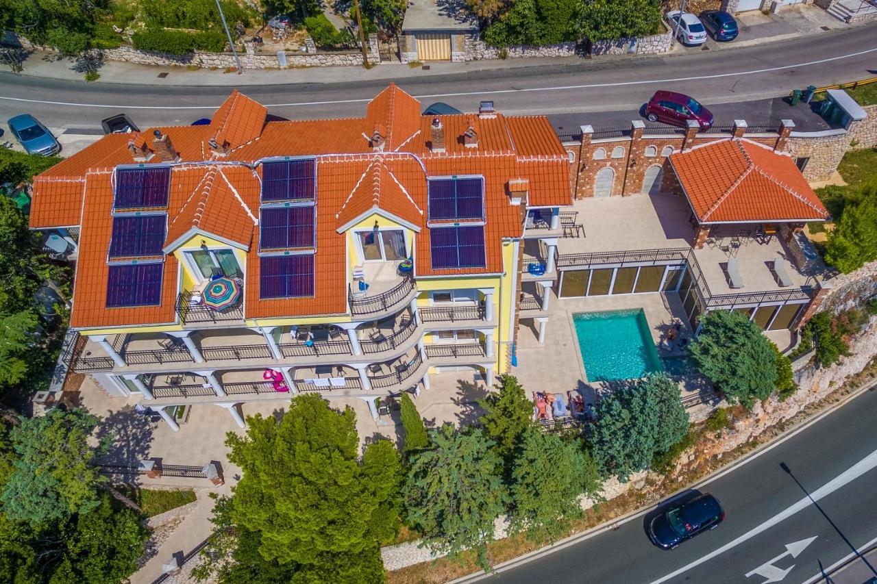 Palace Paulina Apartments Novi Vinodolski Esterno foto