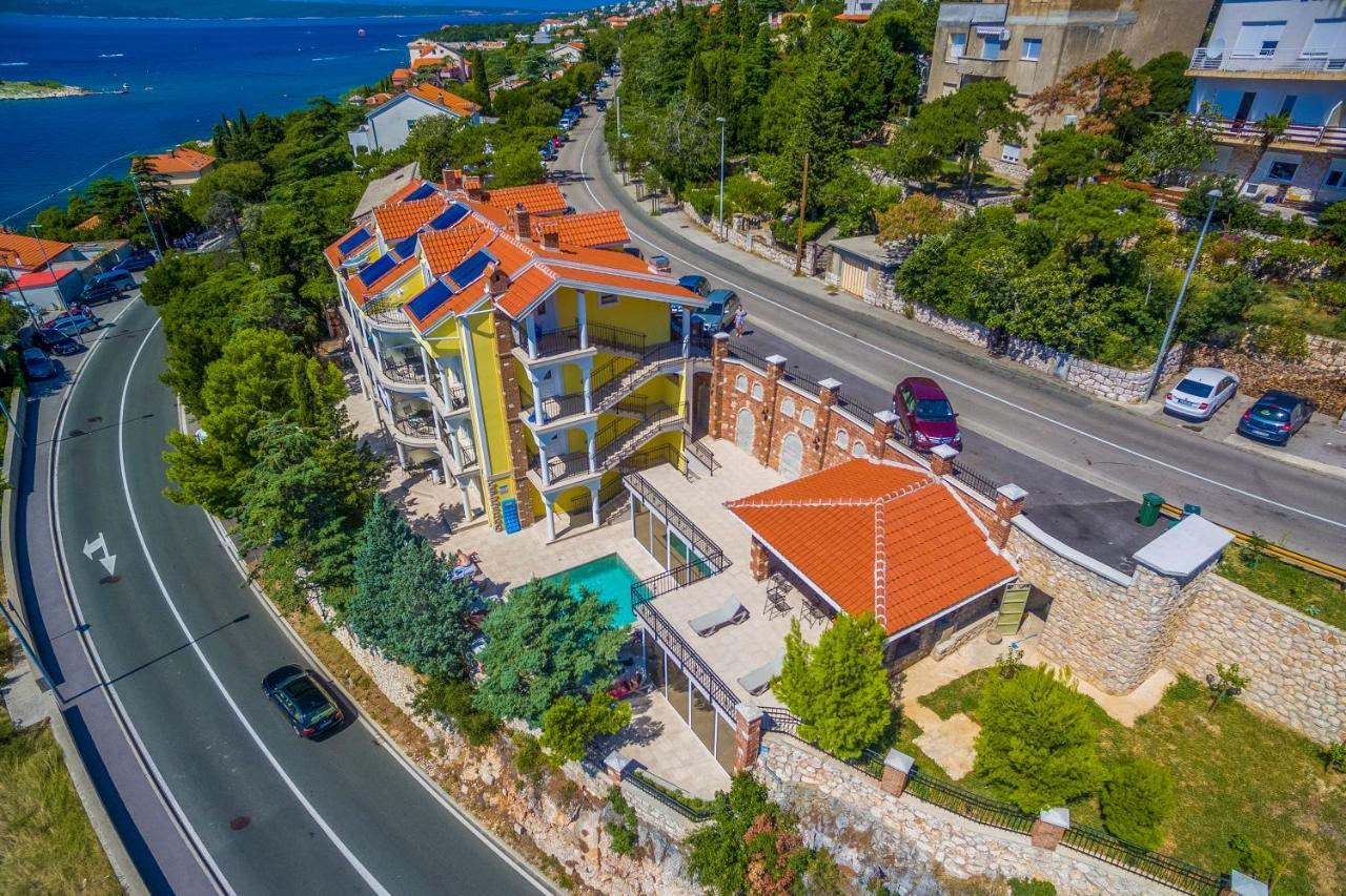 Palace Paulina Apartments Novi Vinodolski Esterno foto